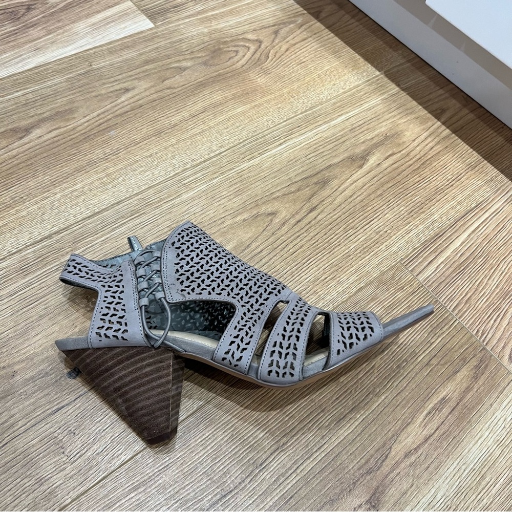 Vince Camuto Grey Peep Toe Sling Back Block Heel Sandals Women’s 11 - Picture 5 of 16